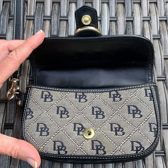 VINTAGE DOONEY & BOURKE Signature Jacquard and Black Leather Wristlet - Picture 8 of 14